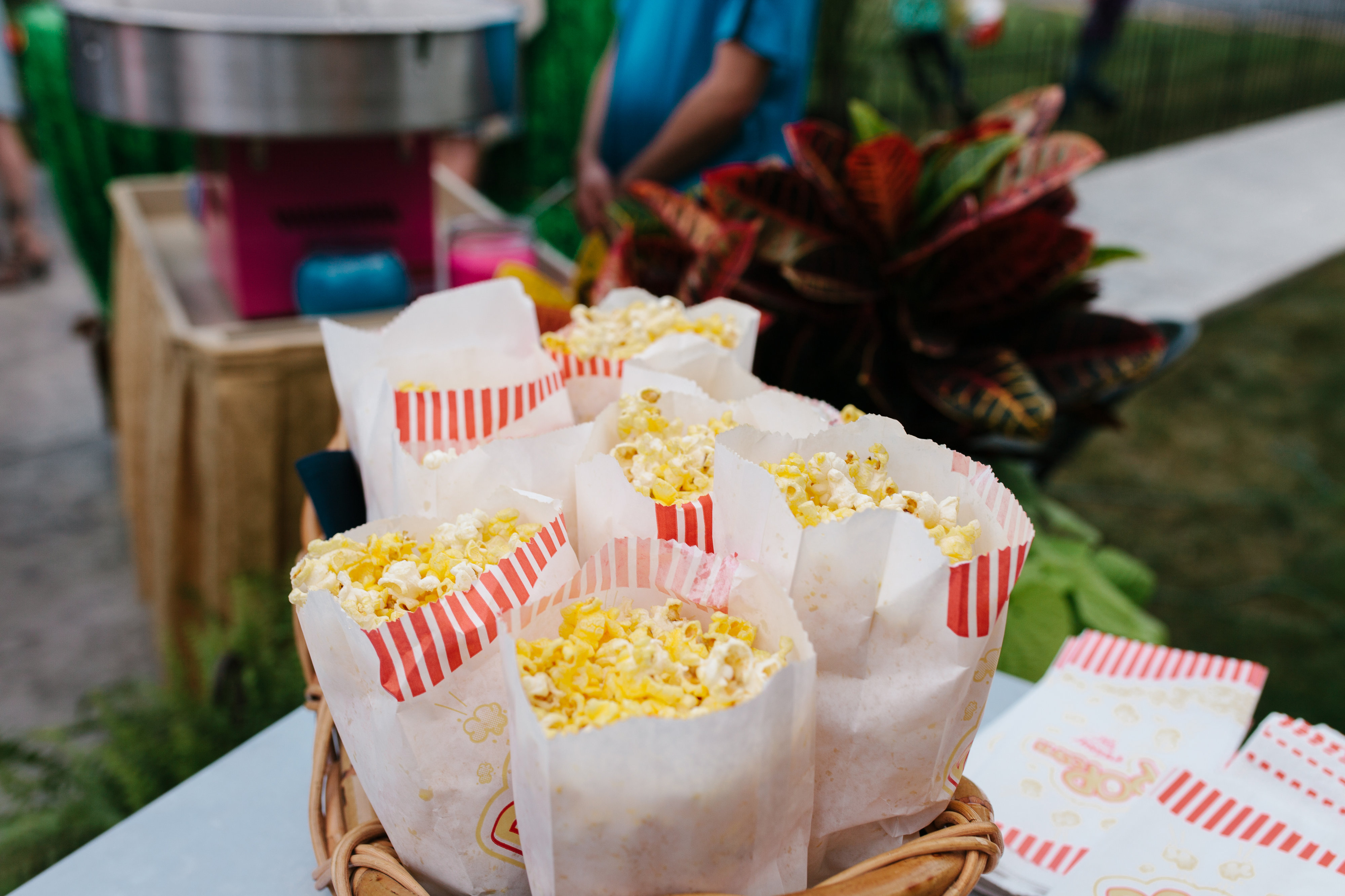 popcorn served at romantic wedding reception