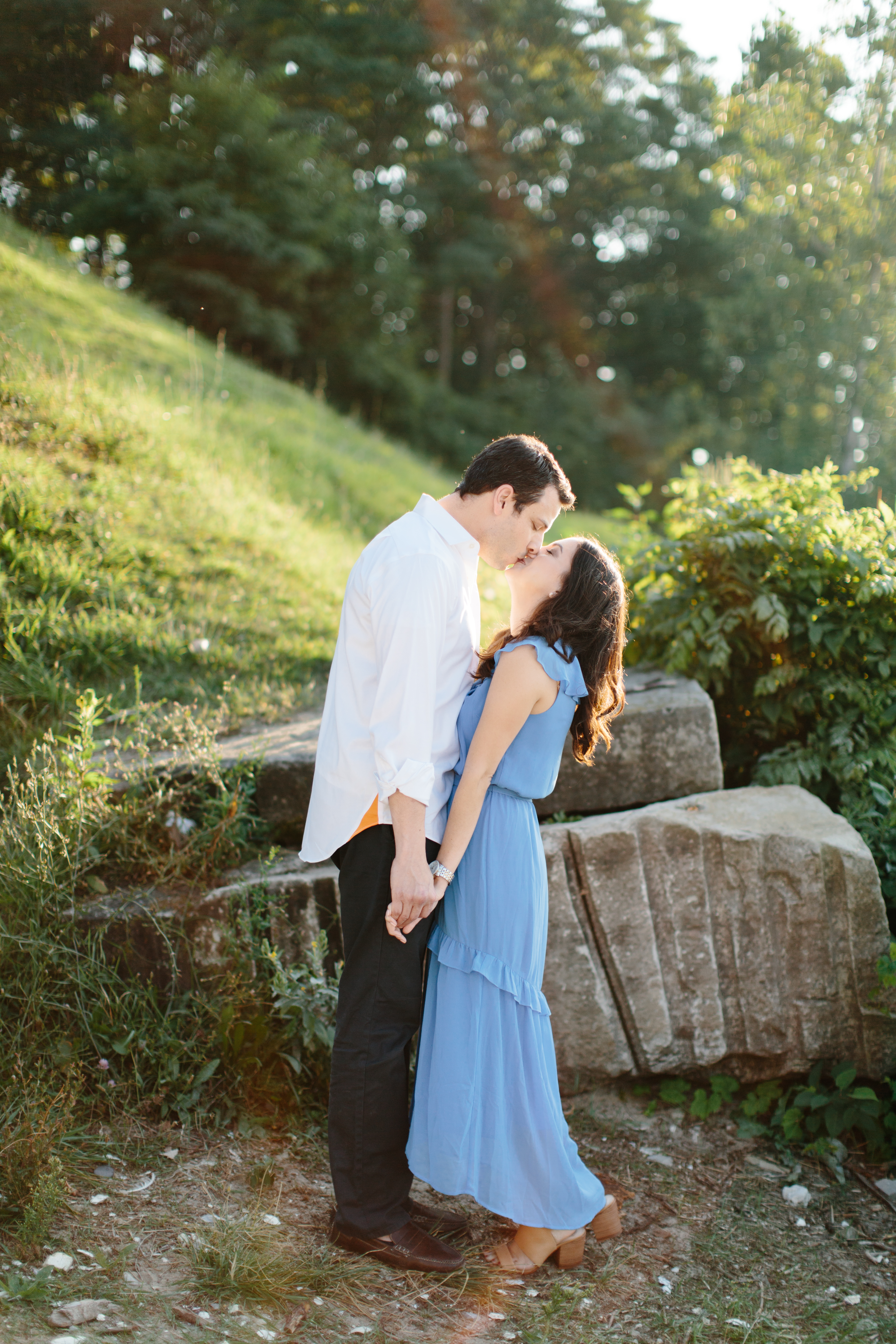 couple kissing at cleveland engagement session