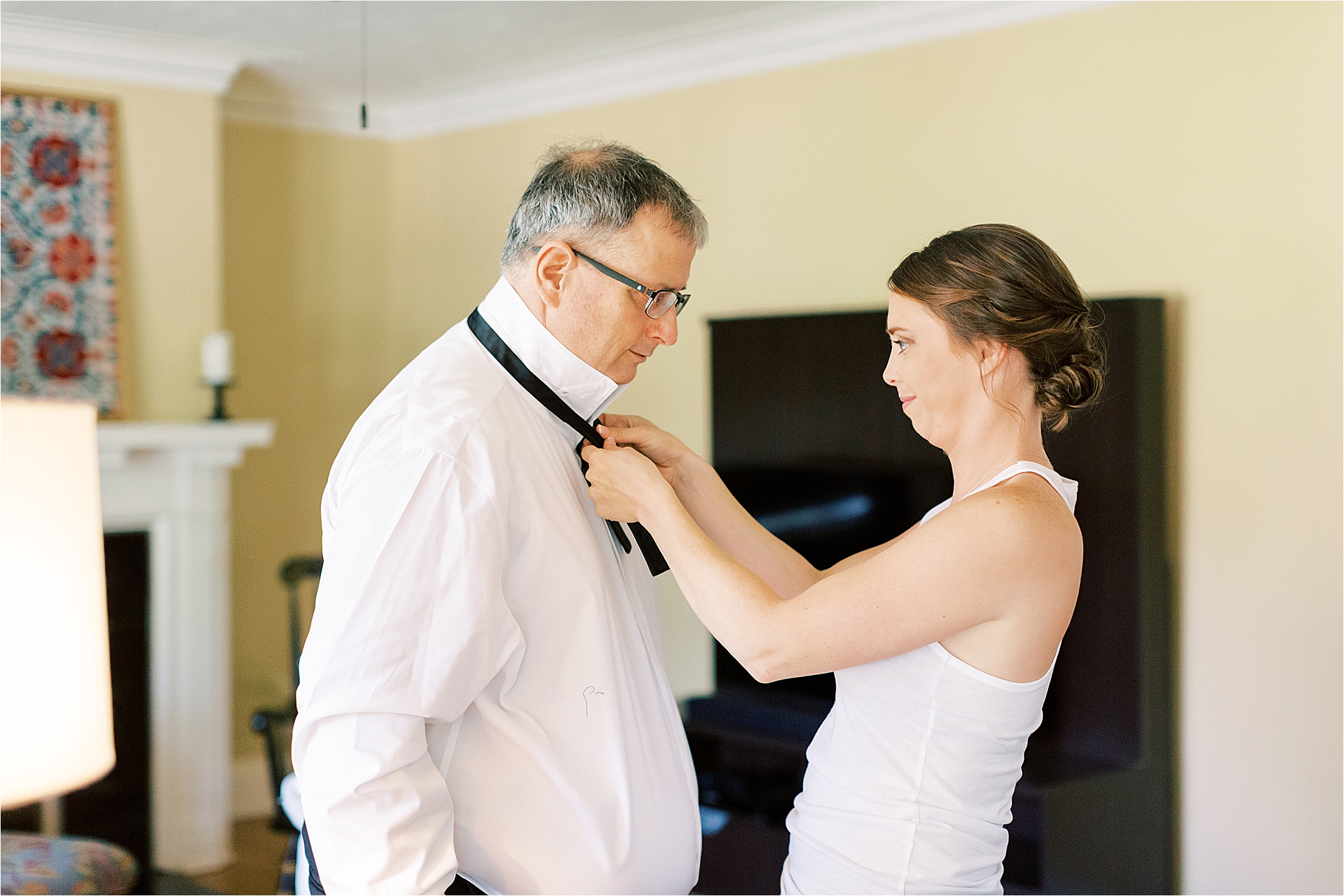 Bride tying dad's necktie 