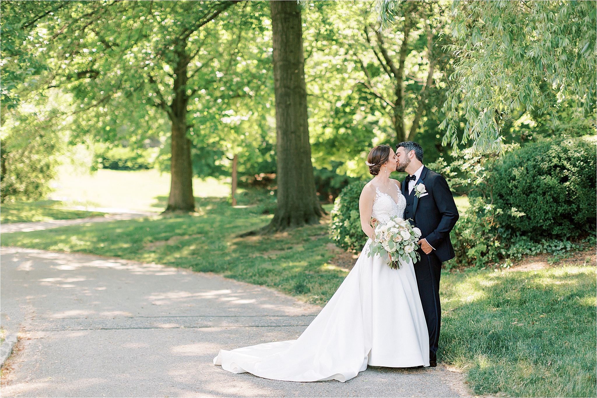  Romantic Cleveland Wedding at the Cleveland museum of Art