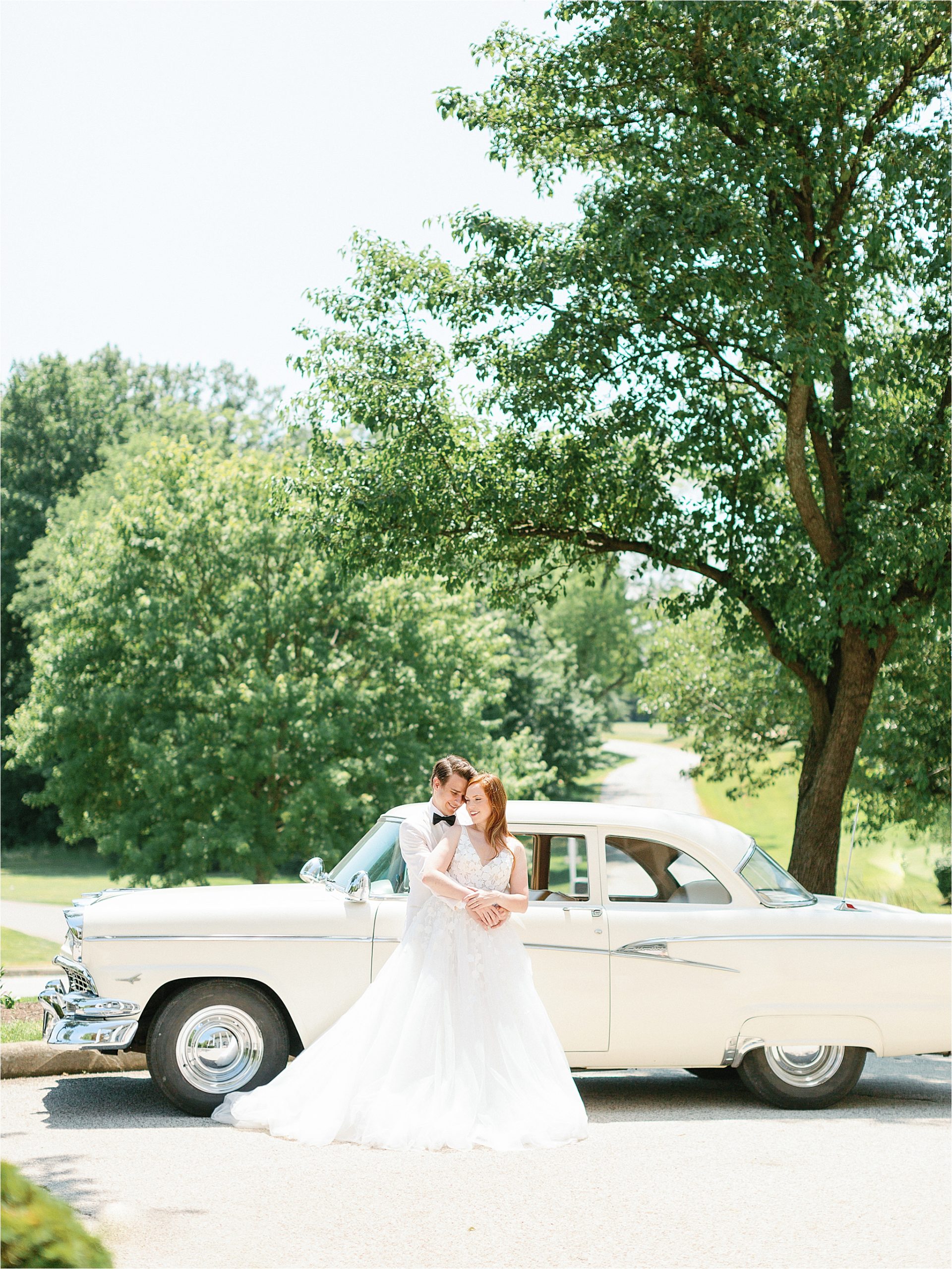 romantic summer estate wedding by Ohio wedding photographer 
