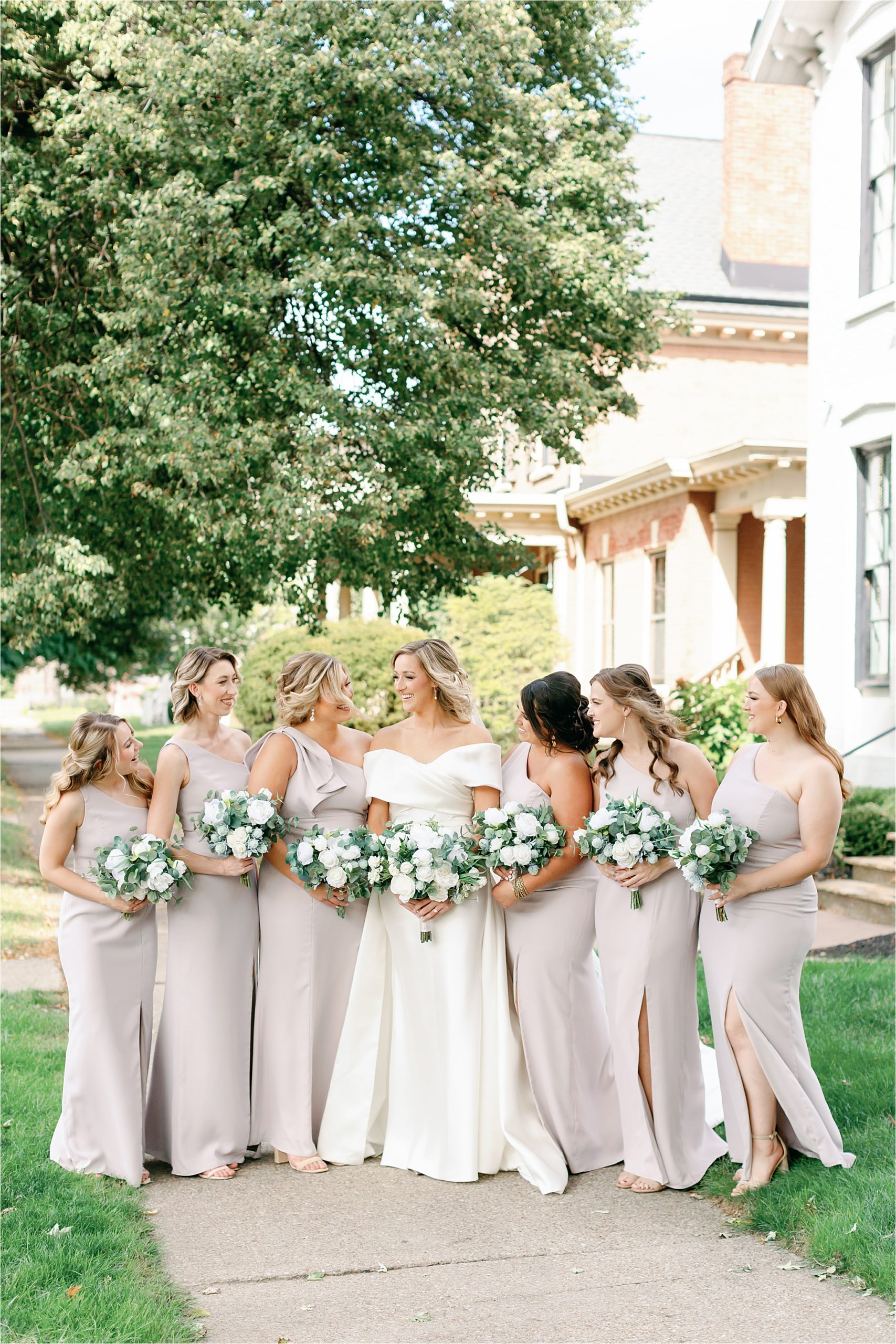 Mauve and white wedding scheme on bridesmaids